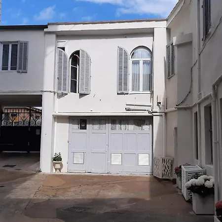 Winter Palace Beausejour Apartman *