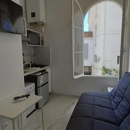 Winter Palace Beausejour 公寓